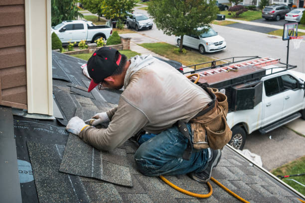 Professional Roofing technician working in Rockland, ID